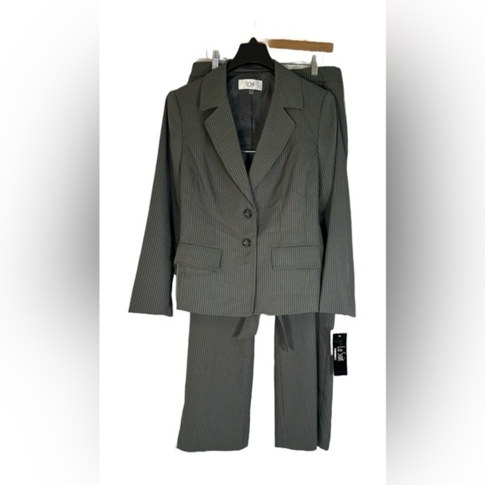 LE SUIT Women’s Pin Striped 2-Piece Suit